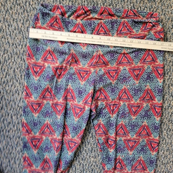 Tall and Curvy LuLaRoe Sage Green and Red Geometric Buttery Soft Leggings XXL - Picture 4 of 16